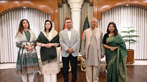 প্রধান উপদেষ্টার সঙ্গে তারেক রহমান ও পরিবারের সৌজন্য সাক্ষাৎ