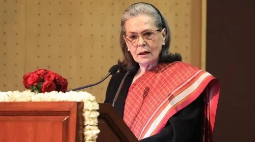 শারীরিক অসুস্থতা শেষে হাসপাতাল থেকে বাড়ি ফিরলেন সোনিয়া গান্ধী