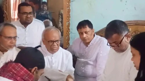 পল্লবীতে ধর্ষণের পর হত্যার শিকার শিশু রামিসার বাসায় রুহুল কবির রিজভী, পাশে থাকার আশ্বাস প্রধানমন্ত্রী তারেক রহমানের