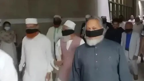 তিন বিল পাসের প্রতিবাদে সংসদে বিরোধীদলের ওয়াকআউট ও কালো কাপড় বেঁধে অবস্থান
