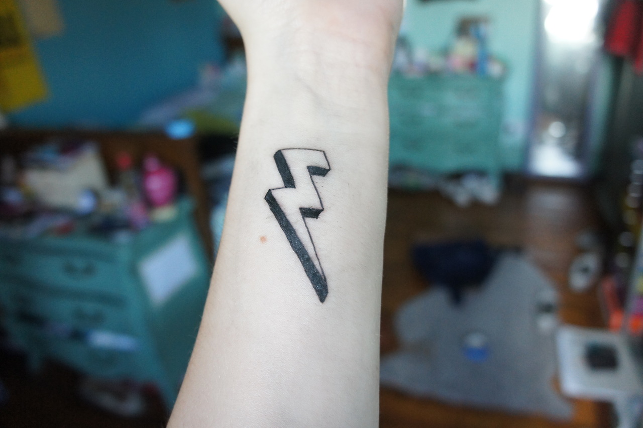 24 Cool Lightning & High Voltage Tattoos – Desiznworld 852_x_1280_jpg
