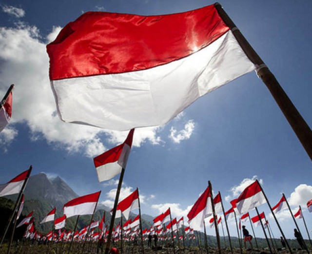 Naskah proklamasi yang telah diketik dan disempurnakan serta ditanda tangani oleh soekarno dan moh hatta. Budaya Masyarakat Dalam Merayakan Hari Kemerdekaan Juga