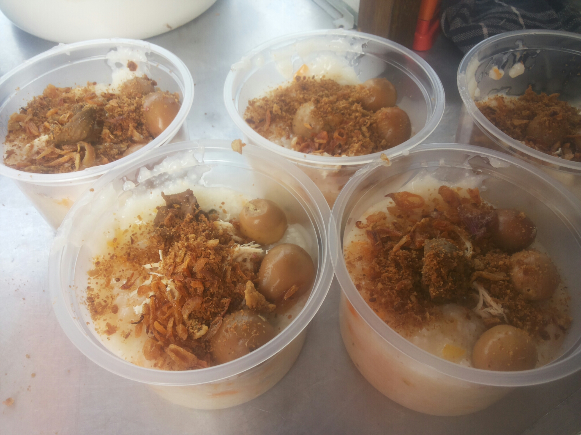 Bubur ayam adalah salah satu menu sarapan yang banyak dipilih oleh semua kalangan. Bubur Ayam Plus 99 Dita S Food Diary