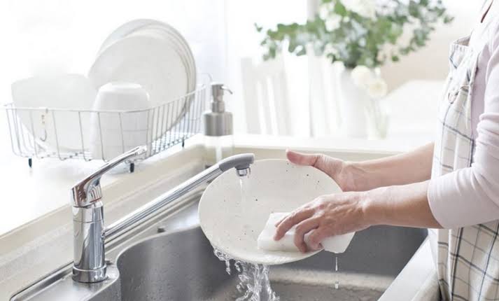 Masihkah Kita Cuci Piring Sendiri ? - Digdaya Mediatama