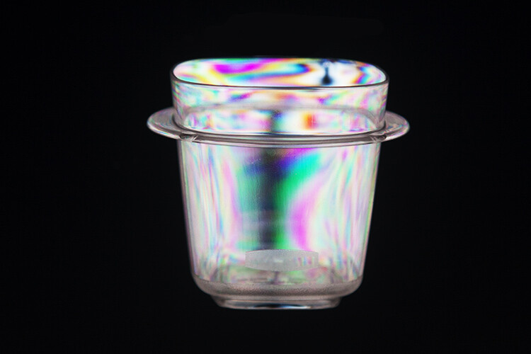 How to Make Creative Colorful Images of Plastic Objects Using a Polarizing Filter