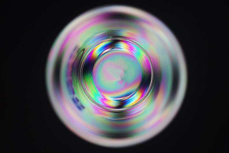 How to Make Creative Colorful Images of Plastic Objects Using a Polarizing Filter