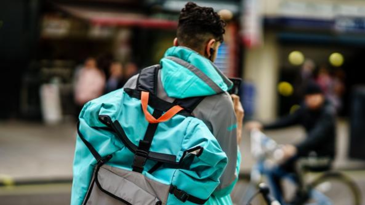 Emiliano blocca i rider nelle ore più roventi: finalmente qualcuno si ricorda che sudare fa male al lavoro