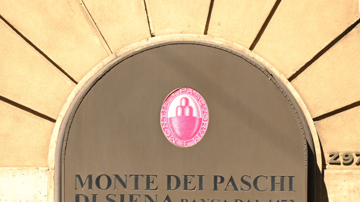 Monte dei Paschi supera le stime, utile in crescita e nuovi piani con Mediobanca da 8 miliardi di euro di ricavi