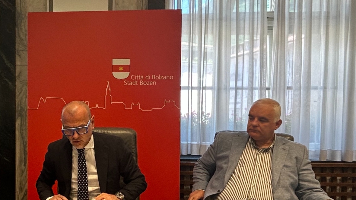 Bolzano si prepara a rinnovare la consulta immigrati, tra nomine fumose e sogni di doppia cittadinanza