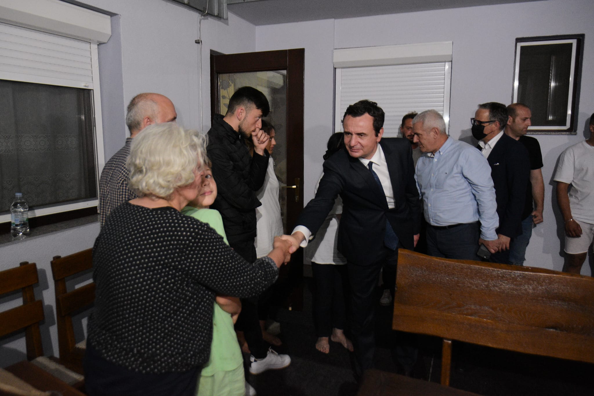 Foto Premijeri Plenkovic I Kurti Posjetili NeozlijeÄ'ene Putnike U Pansionu Antonio