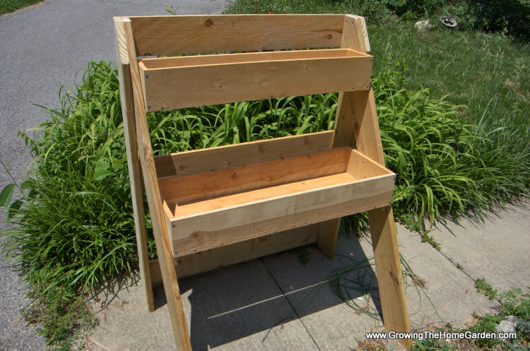 Diy = make your own floating bench and sew your own cushions! 16 Outstanding DIY Garden Planter Boxes