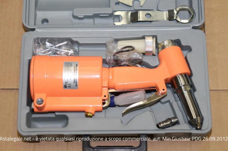 Asta giudiziaria Macchinari, impianti ed attrezzature per l’edilizia RIVETTATRICE AD ARIA