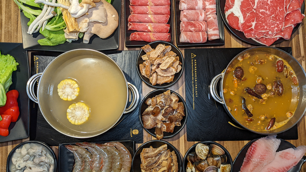 寵物友善鍋物放題推薦 | 【蒙古紅三峽店】必點蒙古麻辣鍋 肉品海鮮等八十種以上食材可挑選