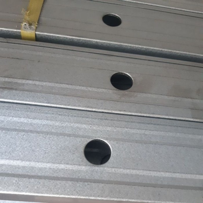 Harga metal stud