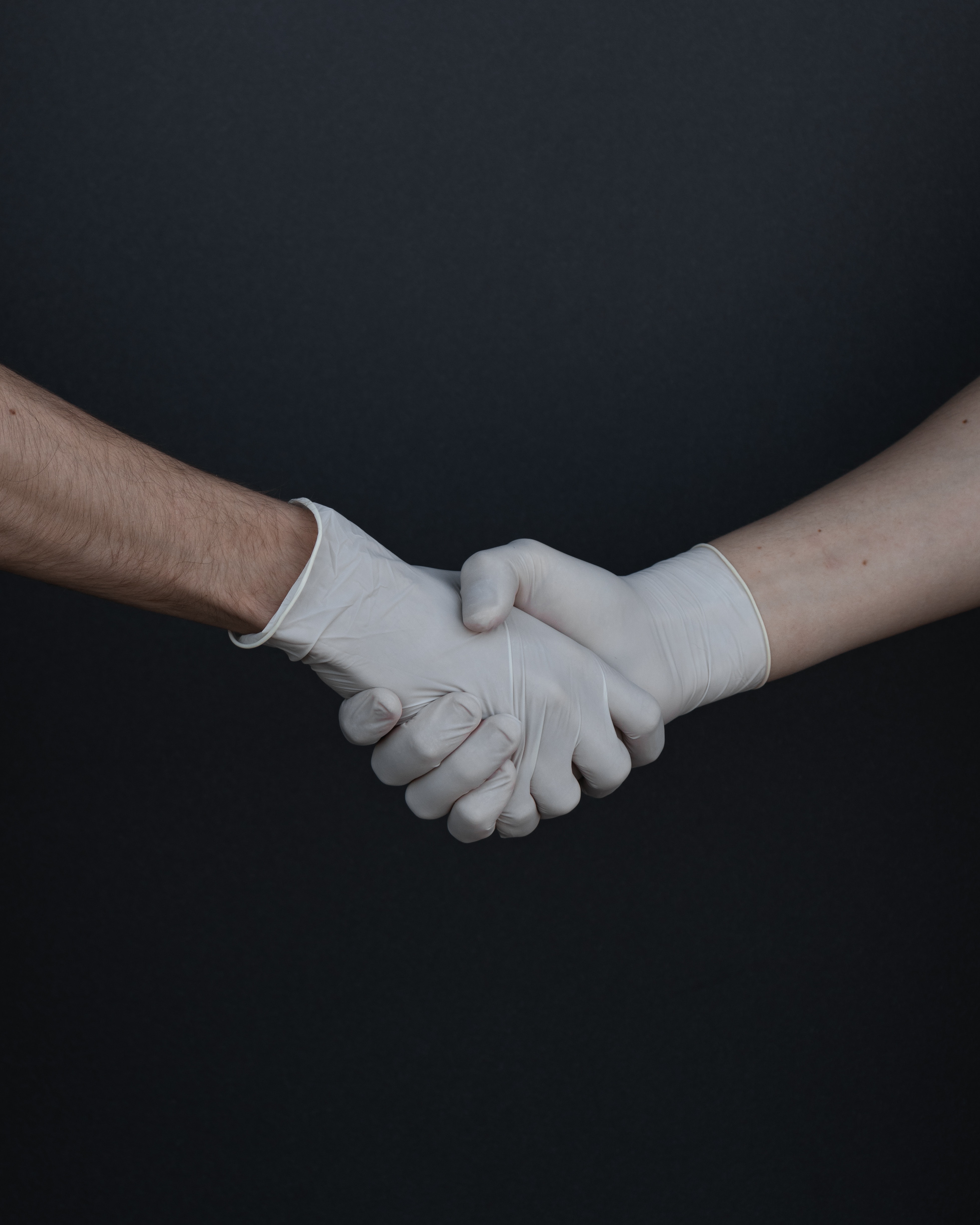 Holding fingers and pulling hands. Third Party Funding And Its Potential During The Covid 19 Pandemic Kancelaria Drzewiecki Tomaszek I Wspolnicy Sp K