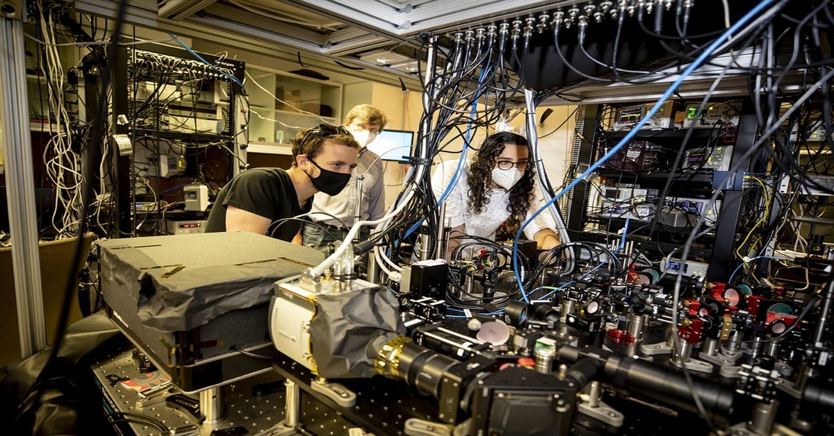Quantum Simulator With More Quantum States Than Atoms In The Solar System Dug