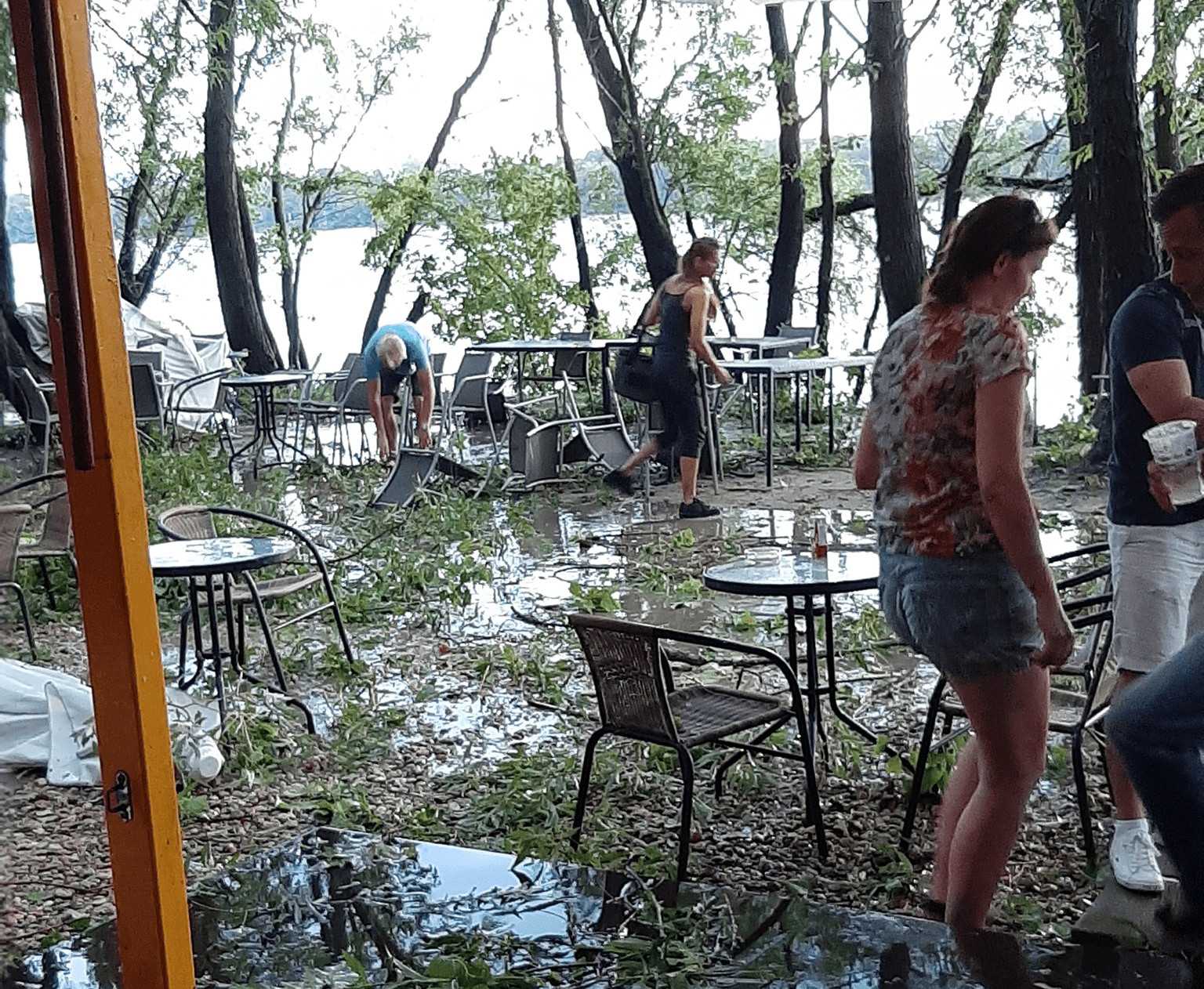 A moovit minden az egyben közlekedési alkalmazás ami segít neked megtalálni a legjobb elérhető busz és vonat indulási időpontjait. A Tombolo Viharrol Posztolt A Polgarmester Dunakeszipost