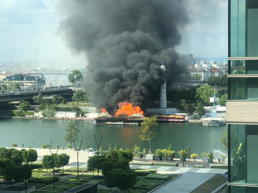 Vernehmen nach soll es sich um die sansibar gehandelt haben, war in brand geraten. Sansibar Auf Donainsel Brennt Dunav At