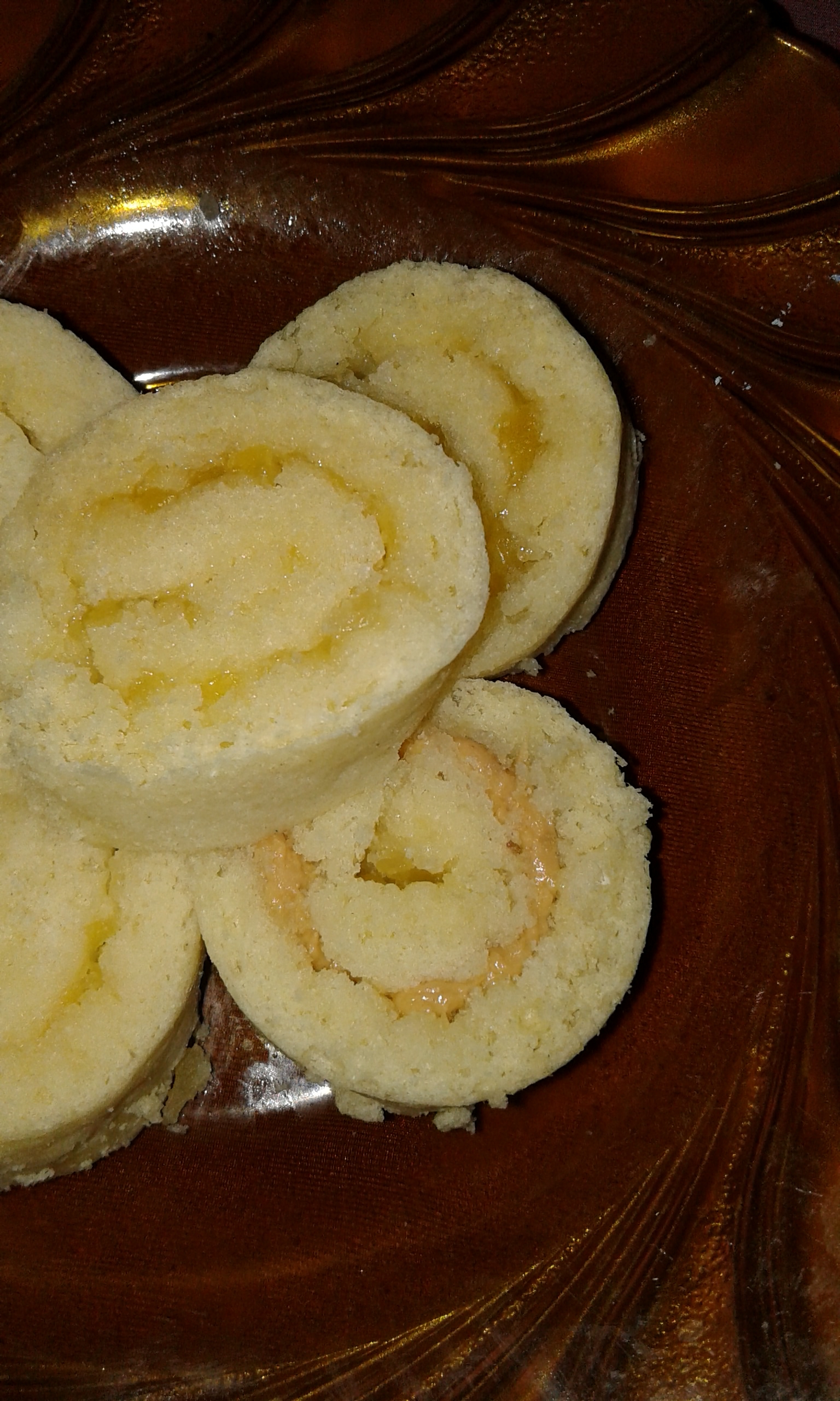 Roll cake) adalah kue bolu yang dipanggang menggunakan loyang dangkal, diisi dengan selai atau krim mentega kemudian digulung. Cara Simple Membuat Bolu Gulung Rolled Cake Random Thoughts