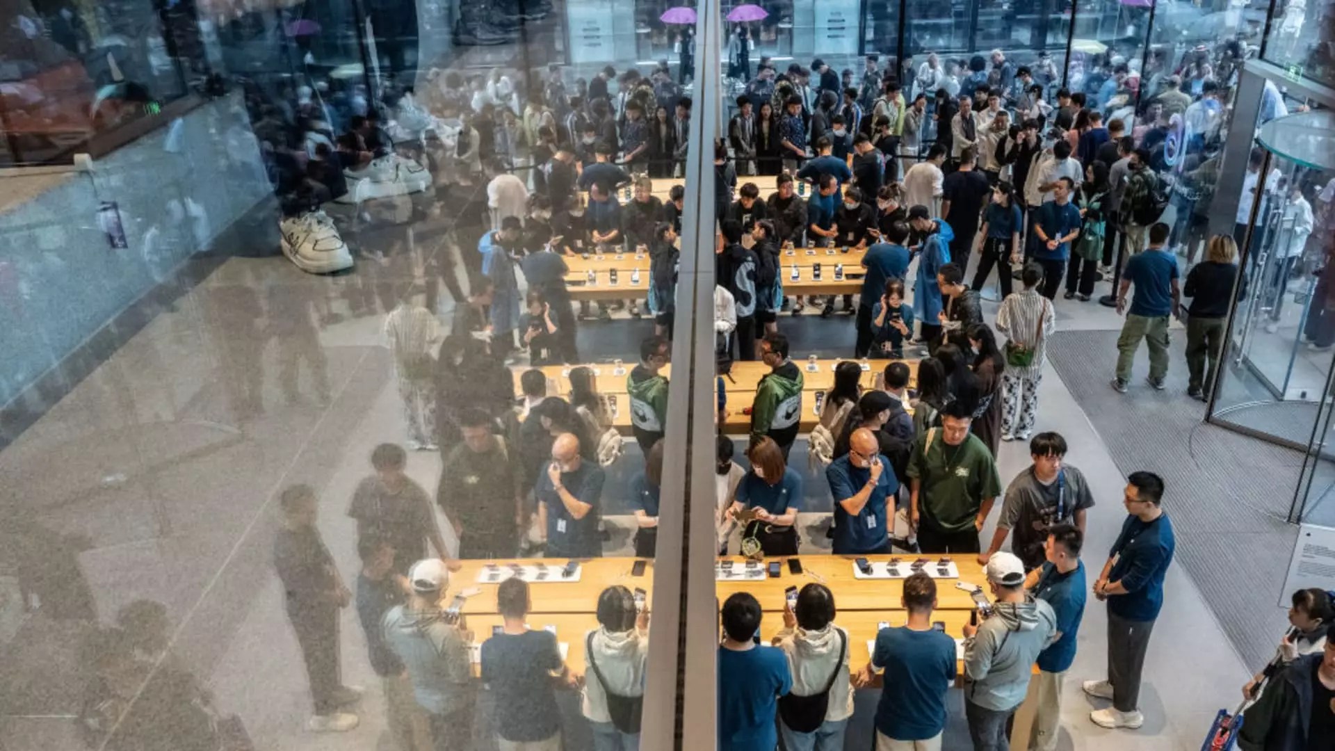 The Battle of Premium Smartphones: Huawei and Apple in the Chinese Market