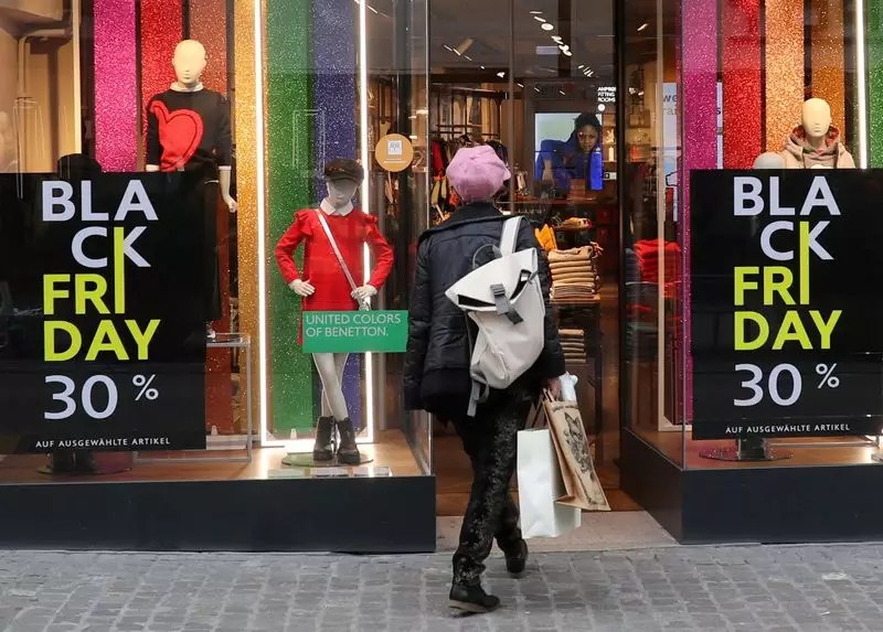 Online Shopping: Shaping the Future of Holiday Retail