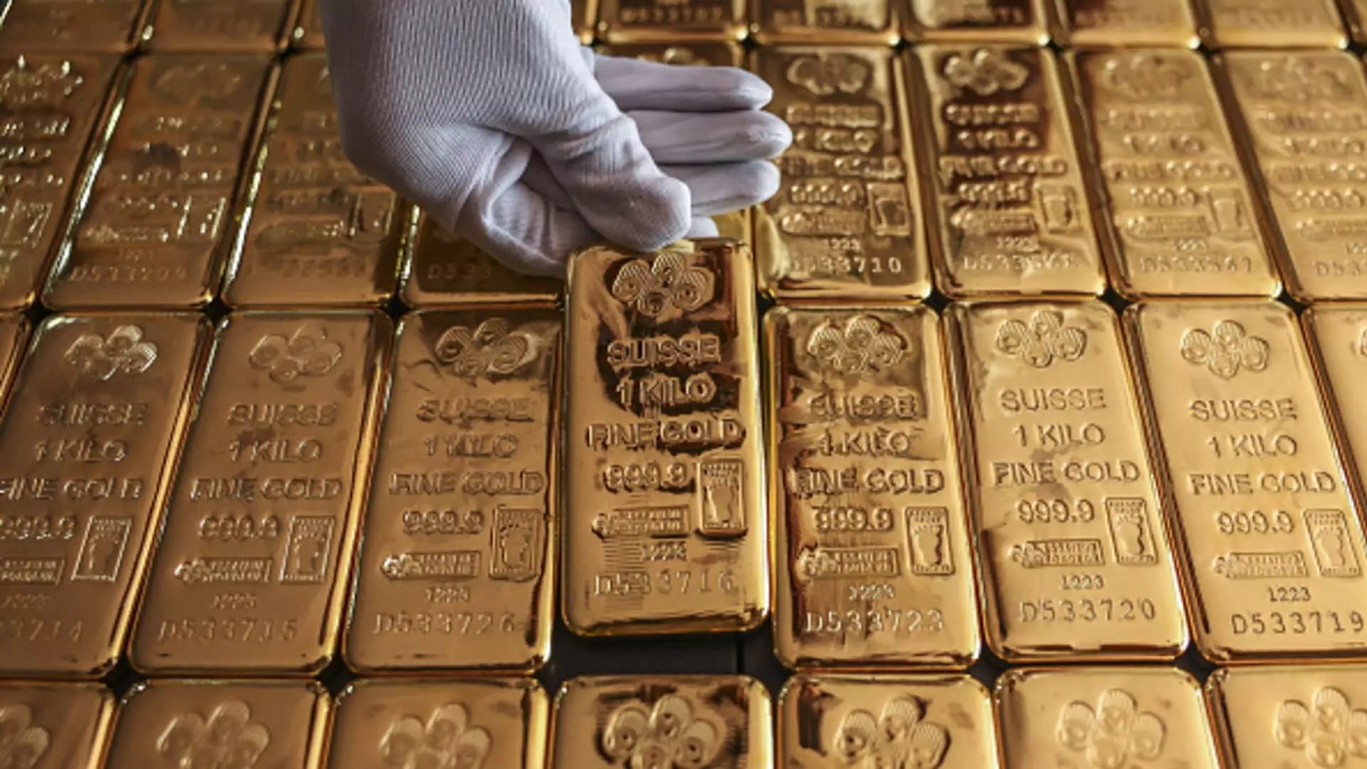The Enduring Allure of Gold: A Bullish Outlook for Investors