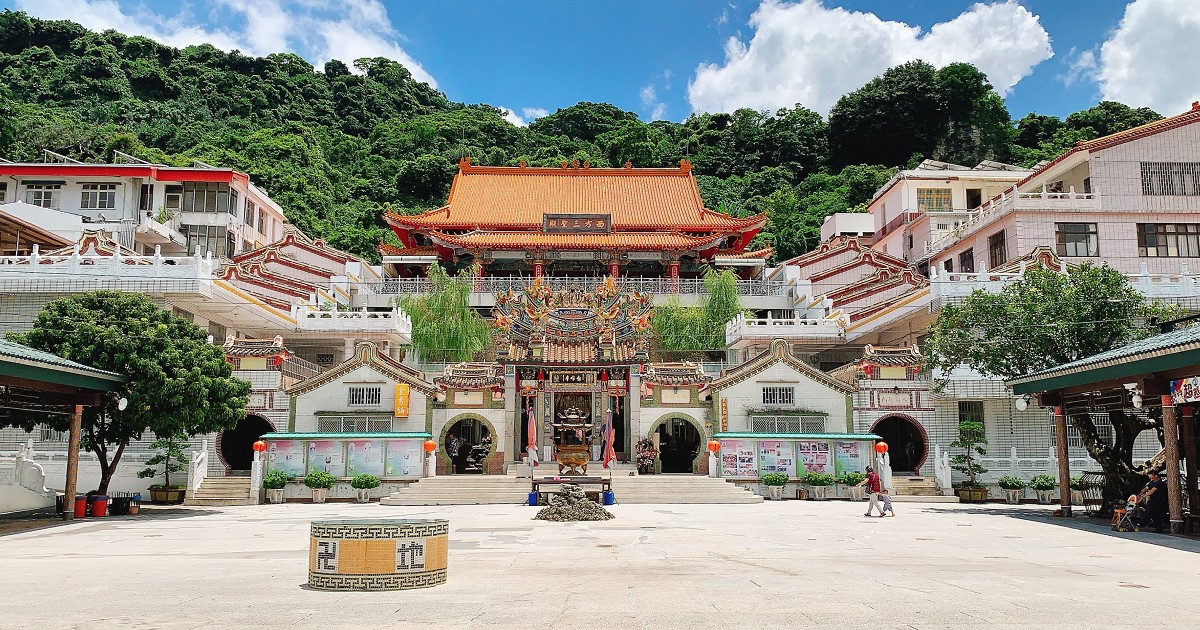 大崗山一線天峽谷 一個小巧的自然景點 見證大自然的巧奪天工 風景秀麗 台南咬一口