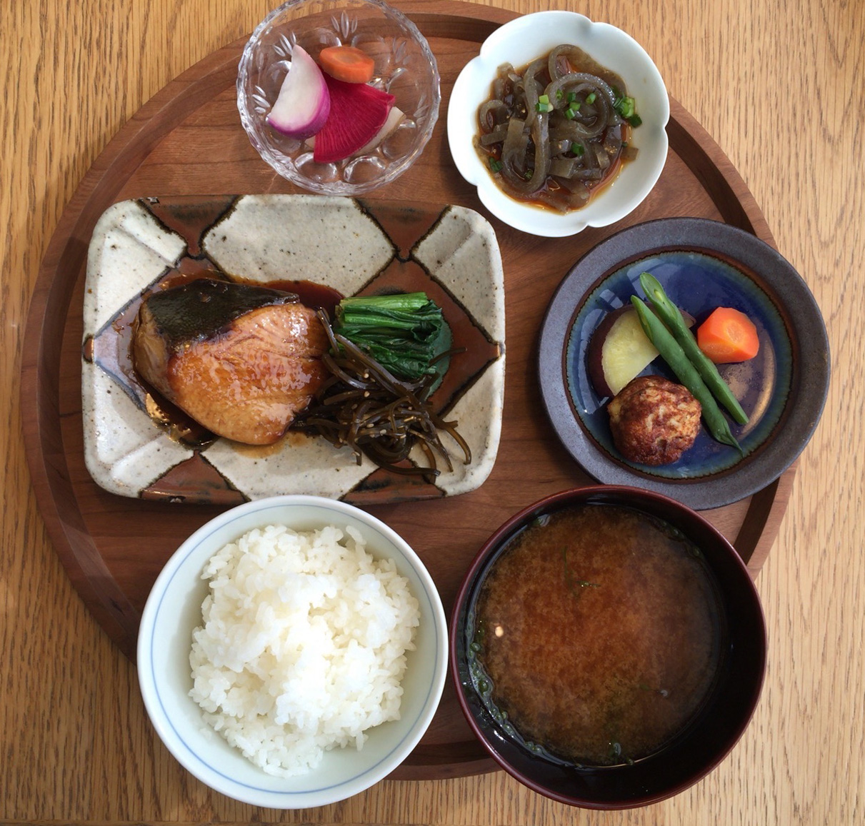 D47食堂の期間限定メニューに佐渡定食が登場 肉厚な寒ブリが美味しいです 渋谷ヒカリエ しなしな佐渡design