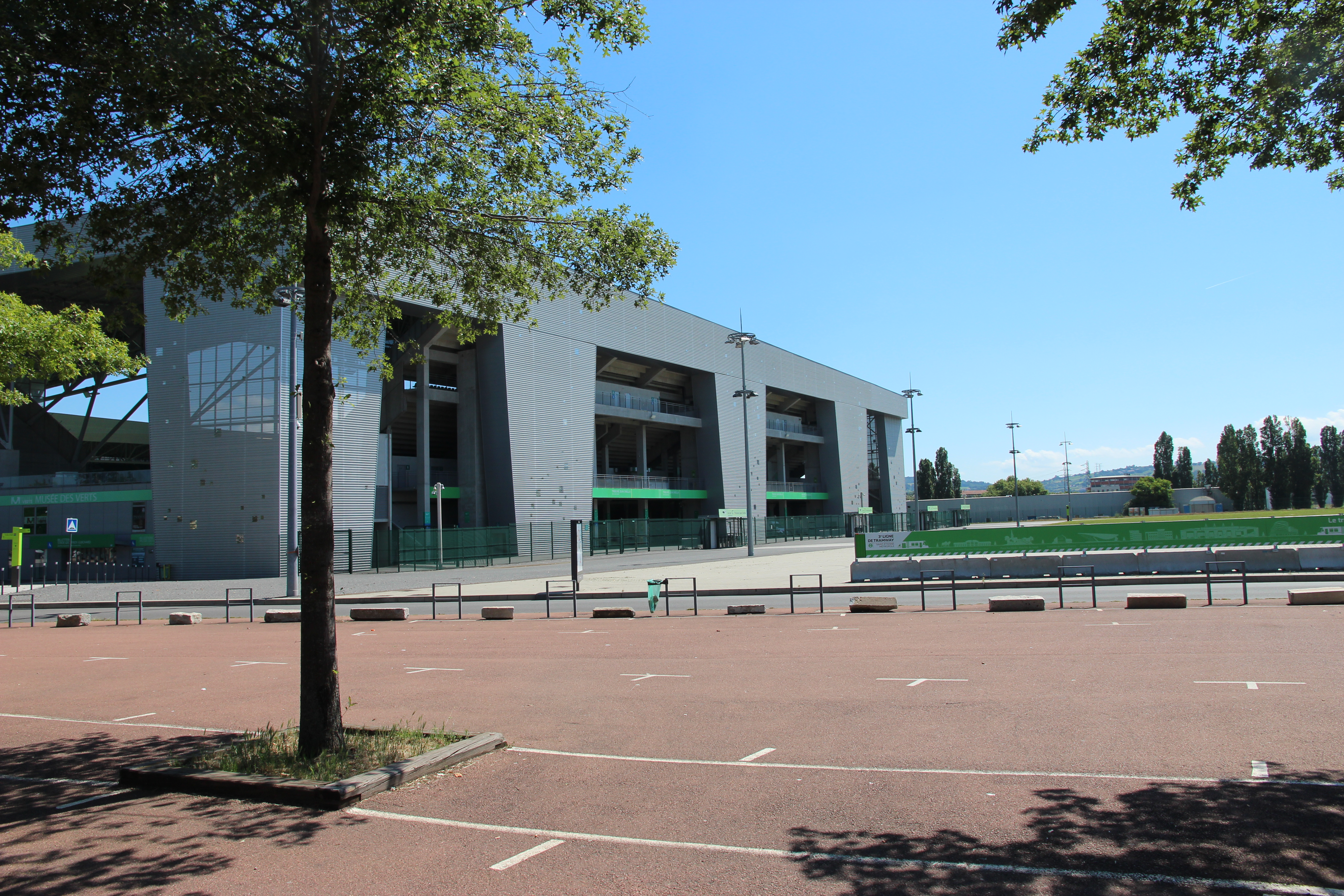 Avis de salariés chez clinique du parc à propos de la culture d'entreprise, des salaires, des avantages, de l'équilibre vie professionnelle/vie personnelle, . Les cottages du parc Saint-Priest-en-Jarez - Edificio