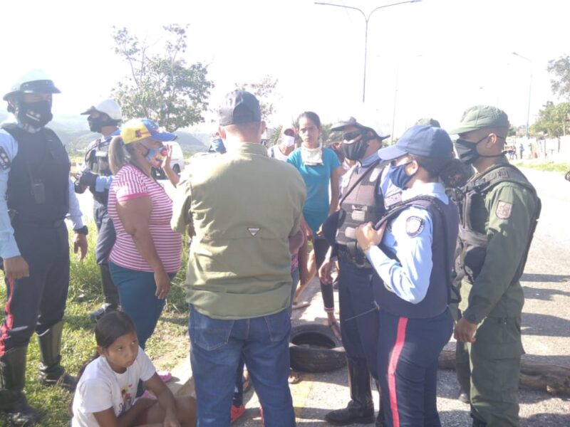 Comunidades de Barquisimeto protestan por fallas de servicio eléctrico y gas doméstico #24Nov