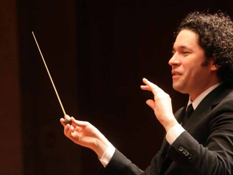 Dudamel rinde tributo a Falla