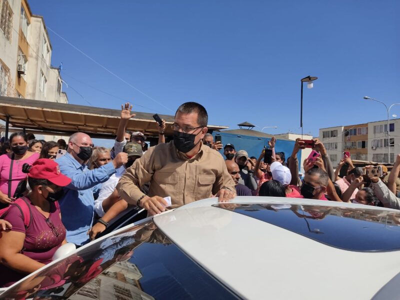 Arreaza vota y advierte que Fanb y Poder Judicial están "atentos a situaciones"
