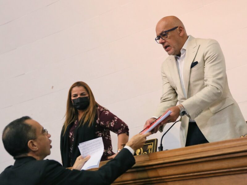 Rodríguez a Iglesia Católica: No es de cristianos sino de criminales pedir que se mantengan sanciones