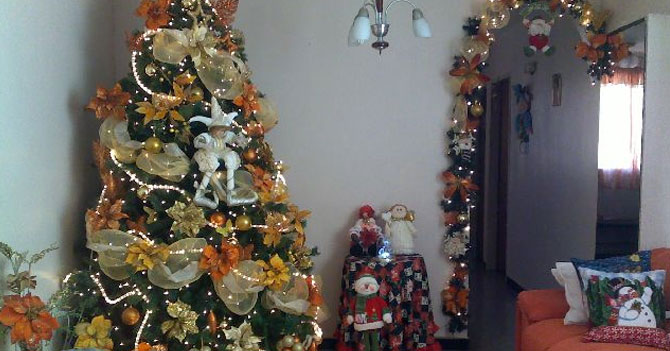 Indican que el árbol de navidad debe colocarse en una zona estratégica