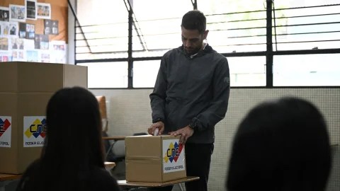 Requesens estuvo privado de libertad por razones políticas durante cinco años