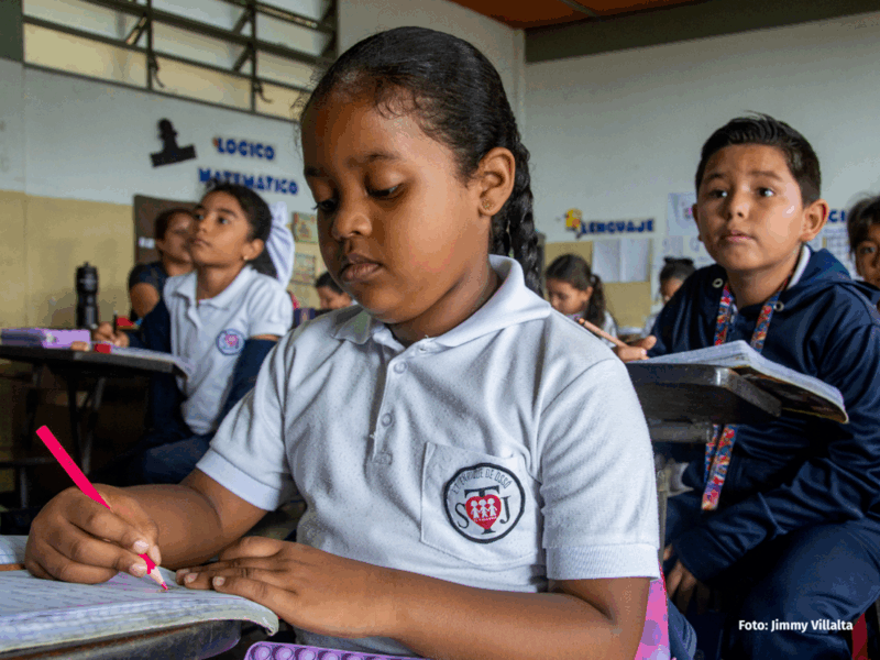Fe y Alegría lanza la campaña «Beca a un Estudiante» para prevenir la deserción estudiantil