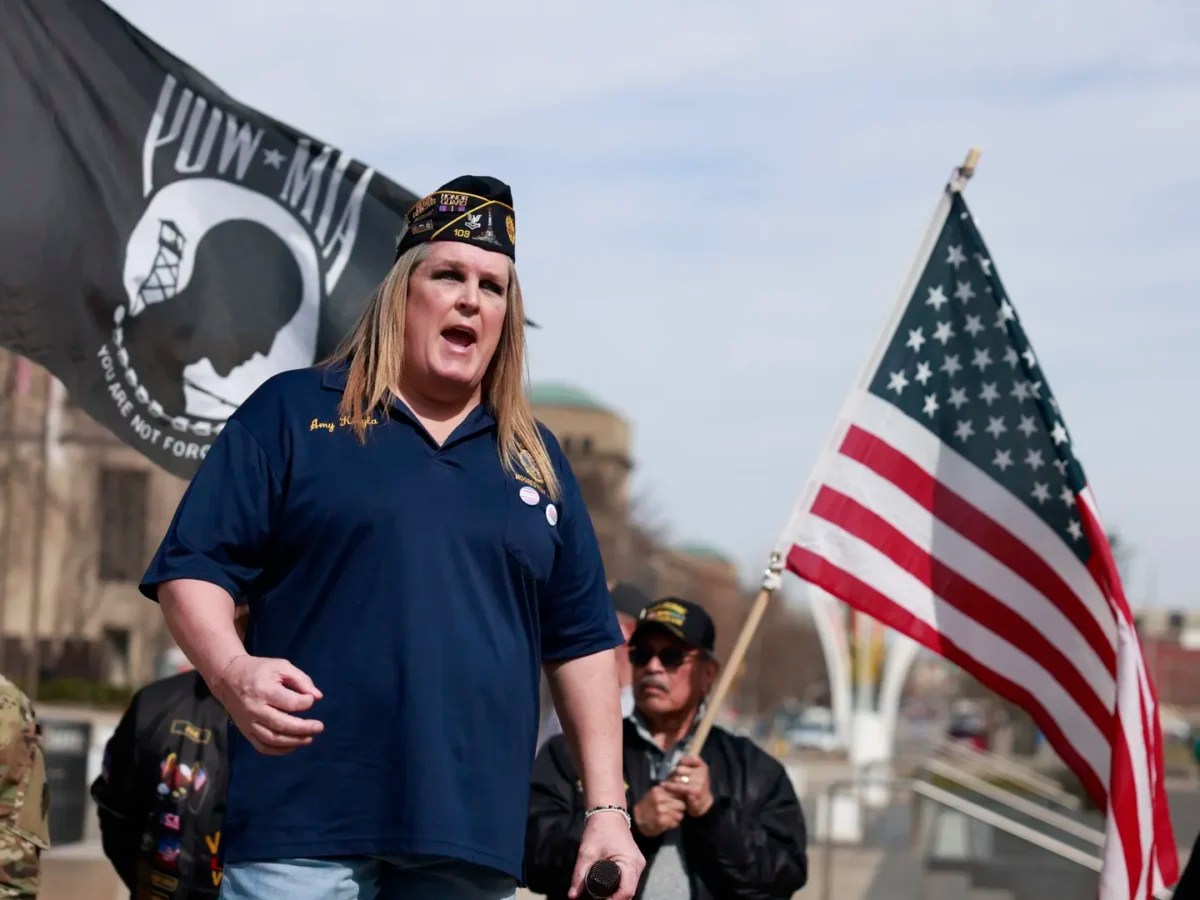 Tribunal de EEUU ratifica veto a transgéneros para el servicio militar