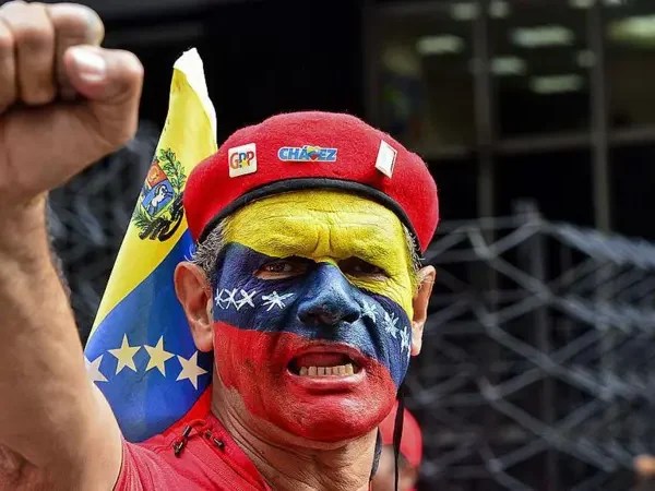 Del antiimperialismo a colaborar con EE.UU.: cómo se ha ido transformando el chavismo durante 25 años con la meta de preservar el poder