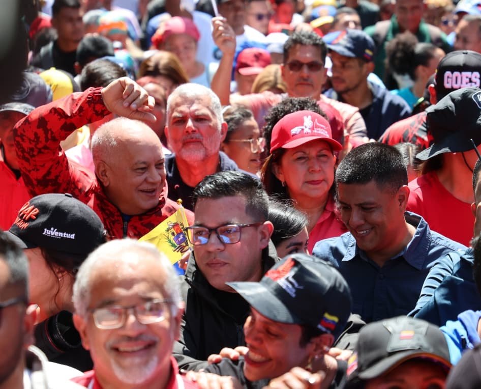 Cabello encabeza marcha del Psuv hasta Plaza Caracas e interfiere con ruta de protesta por salarios 