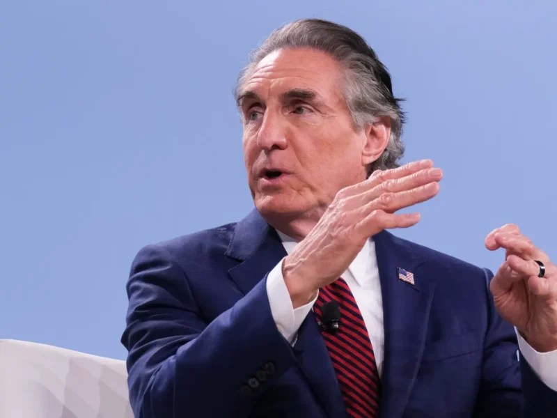 EEUU «recuperó» 100 millones de dólares en oro de Venezuela, según el secretario del Interior Burgum