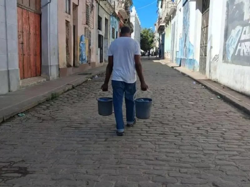 Crónica de Yoani Sánchez: Solo los mosquitos se mueven en una Habana detenida