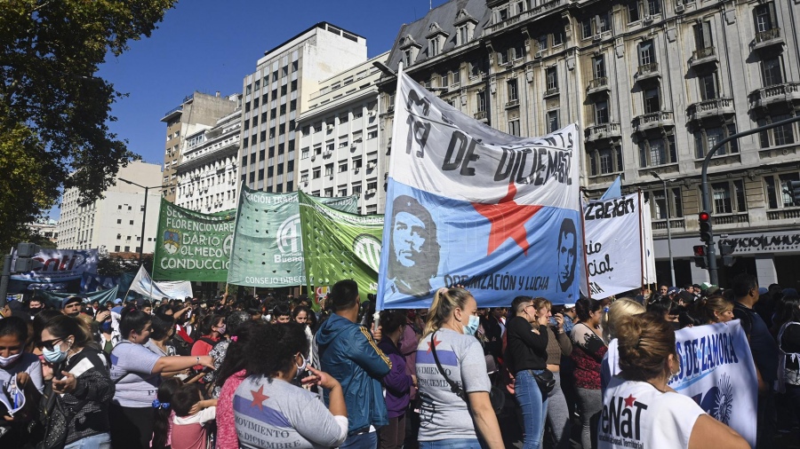 El-Argenitno-Protesta Río Paraná...