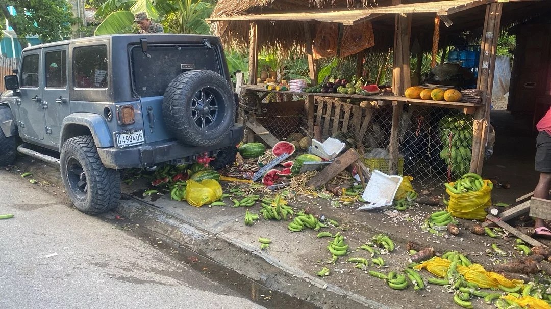 Conductor intenta escapar con 15 haitianos indocumentados