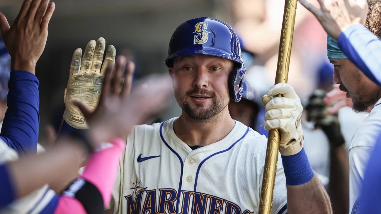 Raleigh dispara el jonrón 54 para entablar el récord para ambidiestros de Mickey Mantle