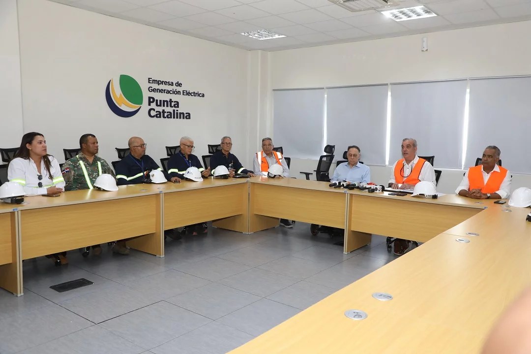 Abinader se disculpa con la población por recientes apagones