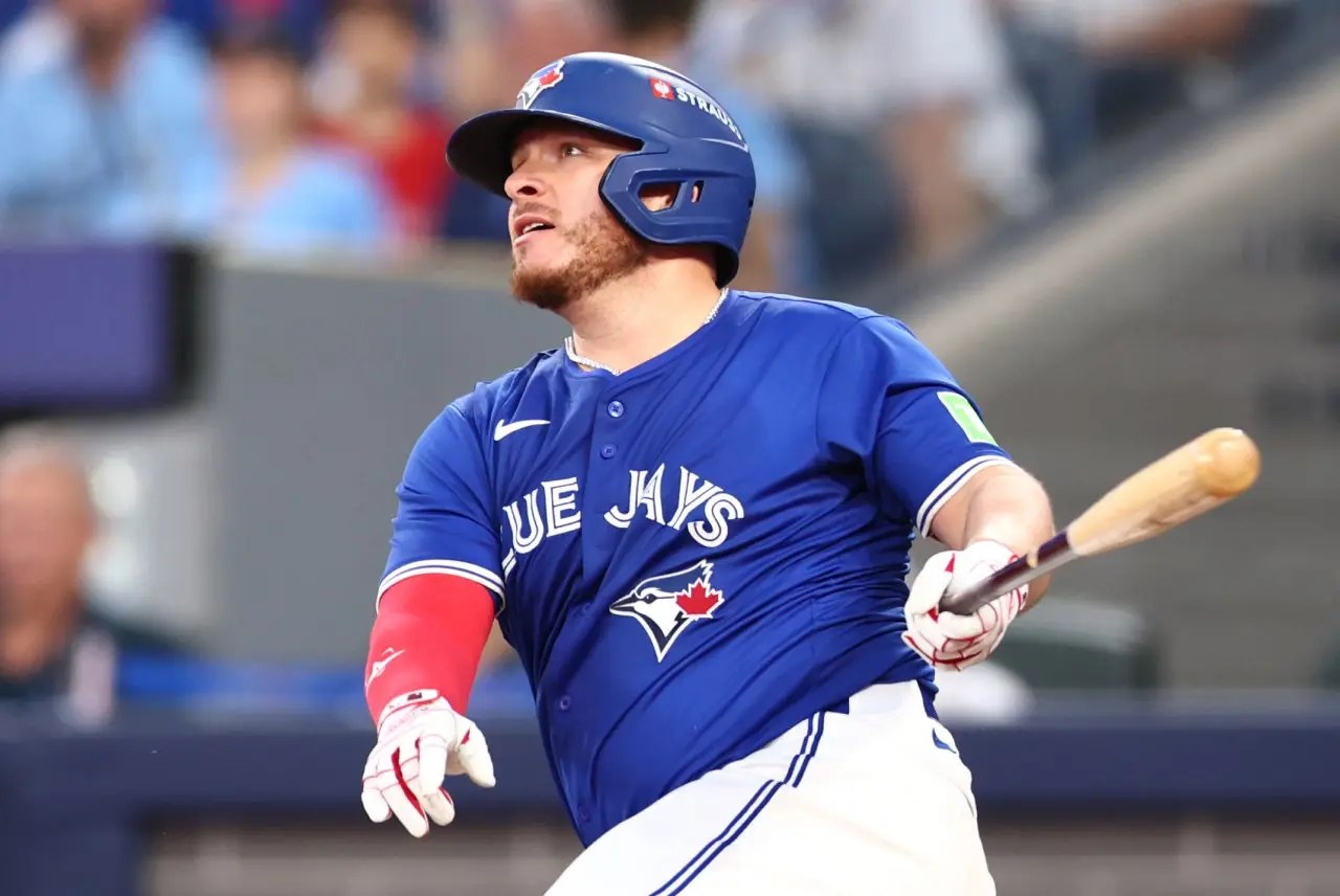 Alejandro Kirk se une a José Bautista y Teóscar Hernández en la historia jonronera de Toronto