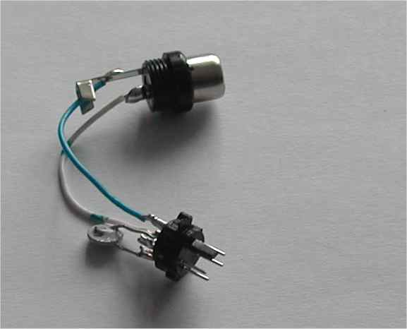 The diagram's pin numbering is that of a female connector functioning as the graphics adapter . SVideo to RCA Cable