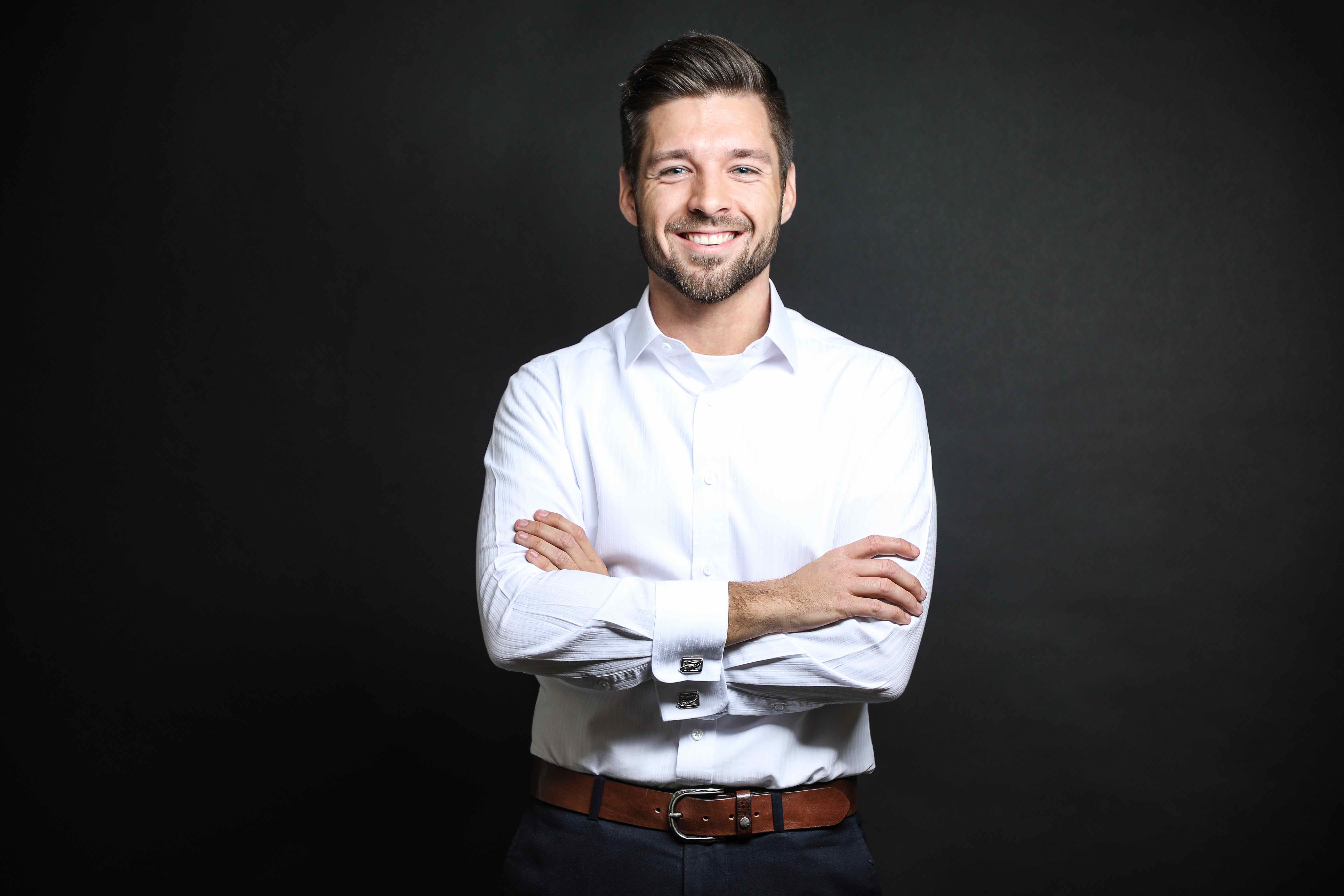 Zur mundhöhle gehören unter anderem die innenseiten von wangen und lippen, die zähne, das zahnfleisch, die vordere zunge, der mundboden und . Buche deinen Keynote Speaker Nr. 1 fÃ¼r Vertrieb | Bastian