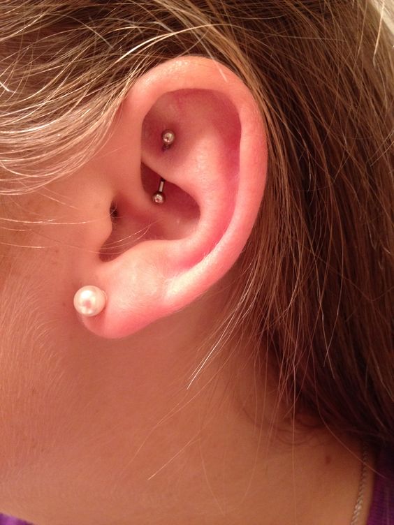 Autoimmune inner ear disease typically causes sudden hearing loss sometimes accompanied by loss of balance or dizziness. 13 Lugares de la oreja en los que tienes que ponerte un