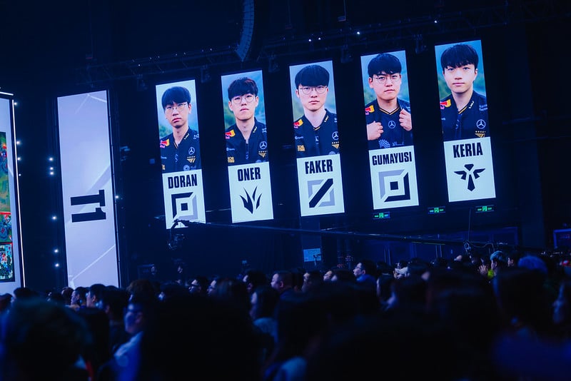 T1 player lineup shown on big screens at League of Legends Worlds 2025